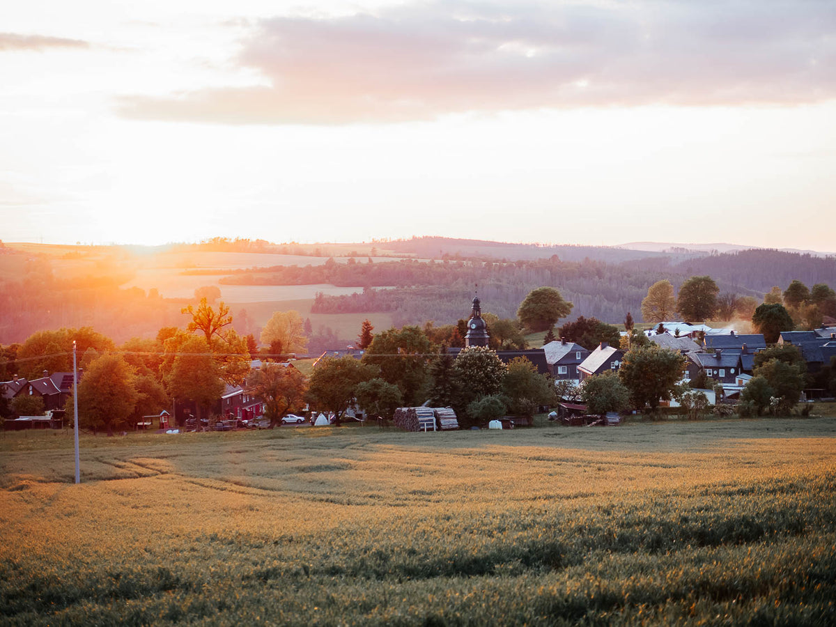 Weitisberga in Thüringen bei Sonnenuntergang
